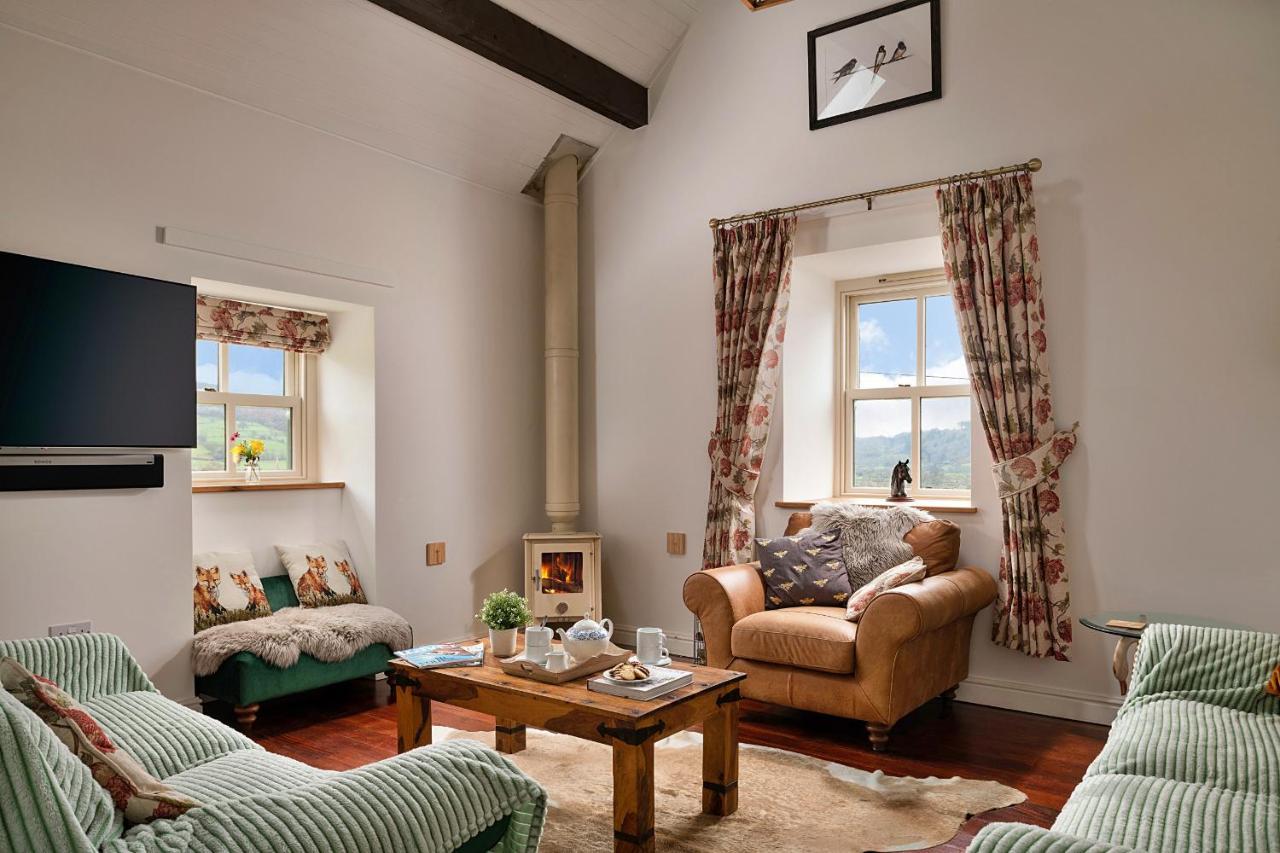 Finest Retreats - Moelis Granary - Luxury Cottage With Hot Tub Llandrillo Ngoại thất bức ảnh