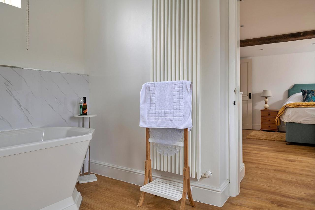 Finest Retreats - Moelis Granary - Luxury Cottage With Hot Tub Llandrillo Ngoại thất bức ảnh